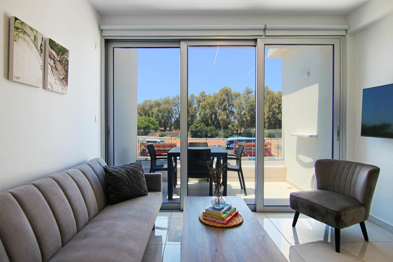 Phaedrus Living - Seaside Executive Flat Harbour 207 Apartment Paphos Bagian luar foto