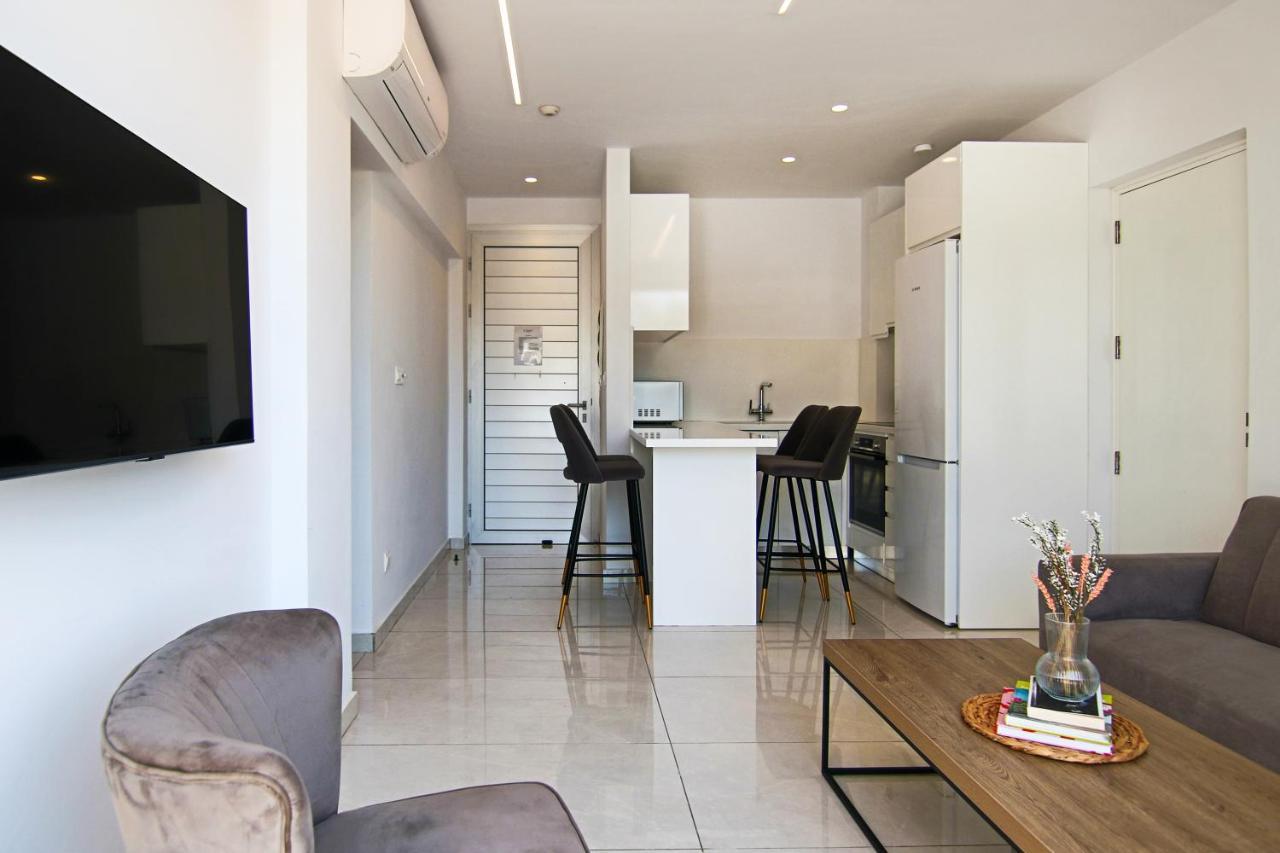 Phaedrus Living - Seaside Executive Flat Harbour 207 Apartment Paphos Bagian luar foto
